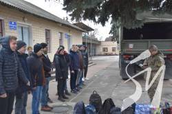 Осінній призов: 250 чернігівців розпочали строкову військову службу в навчальних центрах ЗС України Осінній призов: 250 чернігівців розпочали строкову військову службу в навчальних центрах ЗС України