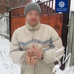 Двоє чернігівців обчистили приватне подвір’я посеред білого дня Двоє чернігівців обчистили приватне подвір’я посеред білого дня