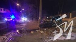 У Чернігові нетверезий водій збив дерево, електроопору та в’їхав у сходи 13-ої школи У Чернігові нетверезий водій збив дерево, електроопору та в’їхав у сходи 13-ої школи