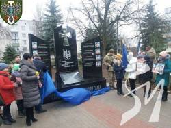 Пам’ятник на честь полеглих в зоні АТО/ООС відкрили на Чернігівщині Пам’ятник на честь полеглих в зоні АТО/ООС відкрили на Чернігівщині