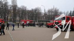 У чернігівському ЦУМі спрацювала пожежна сигналізація: на виклик прибули рятувальники У чернігівському ЦУМі спрацювала пожежна сигналізація: на виклик прибули рятувальники