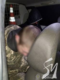 на Чернігівщині поліція затримала молодика, який погрожував підірвати саморобний вибуховий пристрій на Чернігівщині поліція затримала молодика, який погрожував підірвати саморобний вибуховий пристрій