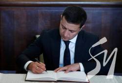 Зеленський відзначив жінок з Чернігівщини Зеленський відзначив жінок з Чернігівщини