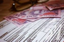 Для пенсіонерів хочуть запустити оплату комуналки через листоношу і телефоном Для пенсіонерів хочуть запустити оплату комуналки через листоношу і телефоном