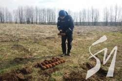Чернігівські піротехніки ДСНС знищили 22 боєприпаси часів Другої світової війни Чернігівські піротехніки ДСНС знищили 22 боєприпаси часів Другої світової війни