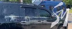 У Чернігові автомобіль Рабіновича закидали яйцями: поліція затримала близько 10 людей У Чернігові автомобіль Рабіновича закидали яйцями: поліція затримала близько 10 людей