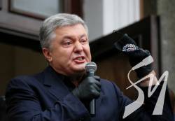 Через томос: Порошенко під будівлею суду заявив, що проти нього порушено ще одну справу Через томос: Порошенко під будівлею суду заявив, що проти нього порушено ще одну справу