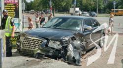 У Чернігові зіштовхнулися Renault та Chrysler: одна людина травмована У Чернігові зіштовхнулися Renault та Chrysler: одна людина травмована