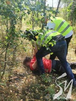 Поліція затримала підозрюваного у вбивстві дівчини в Семенівці Поліція затримала підозрюваного у вбивстві дівчини в Семенівці