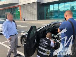 Посадовця ДАБІ Чернігівської області затримали на хабарі у сумі 50 тисяч гривень і 1000 доларів США Посадовця ДАБІ Чернігівської області затримали на хабарі у сумі 50 тисяч гривень і 1000 доларів США