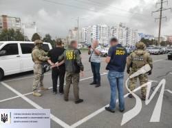На Чернігівщині прикордонники спіймали чоловіка, який за хабарі хотів перевозити людей у Росію На Чернігівщині прикордонники спіймали чоловіка, який за хабарі хотів перевозити людей у Росію