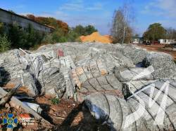 Економили на екології: на Чернігівщині підприємство таємно викинуло 500 тонн відходів Економили на екології: на Чернігівщині підприємство таємно викинуло 500 тонн відходів