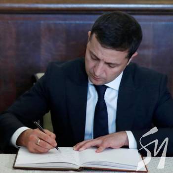 Зеленський звільнив спійманого на хабарі голови Чернігівської РДА Зеленський звільнив спійманого на хабарі голови Чернігівської РДА