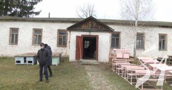 У Чернігівській області учні навчаються у будівлі майстерні, бо школі не дали газ У Чернігівській області учні навчаються у будівлі майстерні, бо школі не дали газ