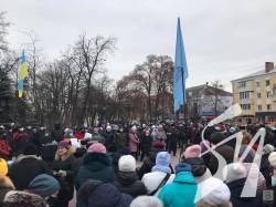 В Прилуках вийшли проти підвищення комунальних тарифів В Прилуках вийшли проти підвищення комунальних тарифів