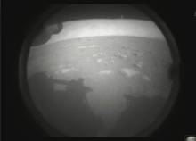 Марсохід NASA сів на поверхню Марсу і передав перші фото Марсохід NASA сів на поверхню Марсу і передав перші фото