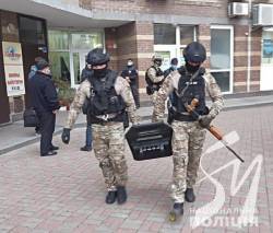Кіберполіція затримала шахрая, який ошукав громадян на вісім мільйонів Кіберполіція затримала шахрая, який ошукав громадян на вісім мільйонів