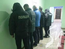 Злочинці побили жертву металевою трубою та дерев’яними палицями Злочинці побили жертву металевою трубою та дерев’яними палицями