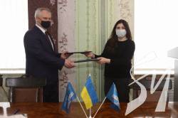 Анна Коваленко підписала меморандум про співпрацю зі «Слов'янськими шпалерами» Анна Коваленко підписала меморандум про співпрацю зі «Слов'янськими шпалерами»