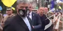 Хлюпнув зеленкою в обличчя Порошенка за 800 доларів - затриманий дав свідчення Хлюпнув зеленкою в обличчя Порошенка за 800 доларів - затриманий дав свідчення