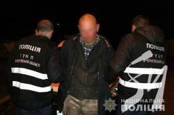 Поліція Чернігівщини затримала розшукуваного чоловіка за підозрою у вбивстві матері Поліція Чернігівщини затримала розшукуваного чоловіка за підозрою у вбивстві матері