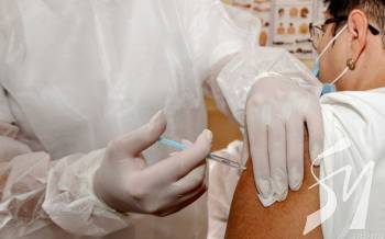 Від завтра в Україні буде розширено перелік професій, для яких вакцинація від COVID-19 є обов'язково