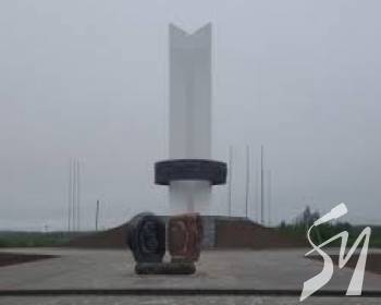 На Чернігівщині почали зносити монумент Три сестри, присвячений дружбі України, Білорусі й РФ На Чернігівщині почали зносити монумент Три сестри, присвячений дружбі України, Білорусі й РФ