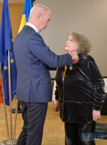 Орден Почесного легіону: Ліну Костенко нагородили найвищою нагородою Франції