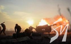 Росіяни обстріляли зупинку в Миколаєві: щонайменше четверо загиблих, є поранені Росіяни обстріляли зупинку в Миколаєві: щонайменше четверо загиблих, є поранені
