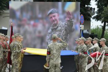У Києві попрощались із загиблим на фронті воїном і поетом Глібом Бабічем