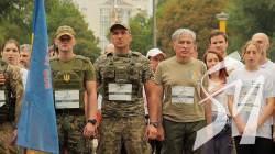 Шаную воїнів, біжу за героїв України, – у Чернігові влаштували патріотичний забіг Шаную воїнів, біжу за героїв України, – у Чернігові влаштували патріотичний забіг