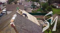 Чернігівські дракони: хто ремонтує покрівлі обстріляних будинків