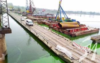 Завтра знову очікується ускладнення руху через переправу в Чернігові Завтра знову очікується ускладнення руху через переправу в Чернігові