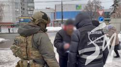 У Чернігові та Києві затримали злочинців, які вербували людей для нелегальної міграції