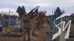 На Чернігівщині поховали двох солдатів, які загинули на сході України На Чернігівщині поховали двох солдатів, які загинули на сході України