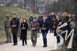 Зеленський і лідери чотирьох країн вшанували пам'ять жителів Бучі, вбитих росіянами