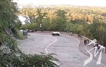 ���� � ��������� ���������� � �������, ����������� �������� � ��������� �� ���� ������. ²���